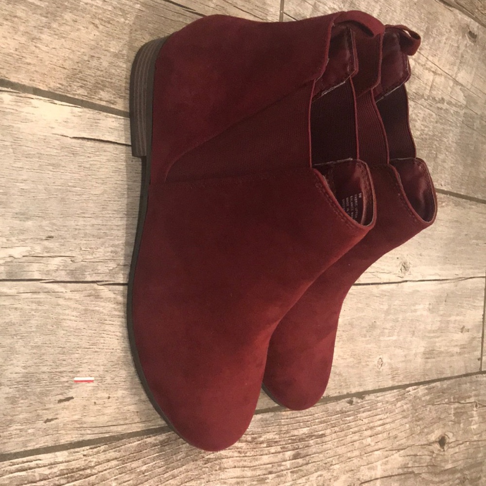 BRAND NEW! Burgundy faux leather ankle booties